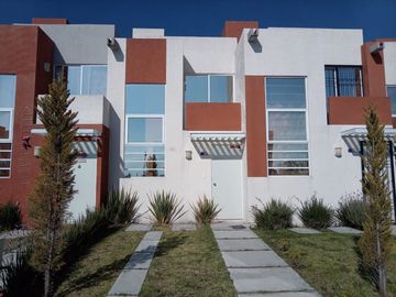 CASA DE 2 RECÁMARAS UBICADO EN ZONA RESIDENCIAL, SAN MATEO NOPALA, OTZOLOTEPEC, ESTADO DE MÉXICO.