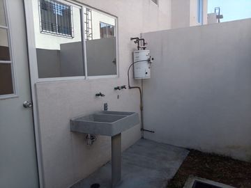 CASA DE 2 RECÁMARAS UBICADO EN ZONA RESIDENCIAL, SAN MATEO NOPALA, OTZOLOTEPEC, ESTADO DE MÉXICO.