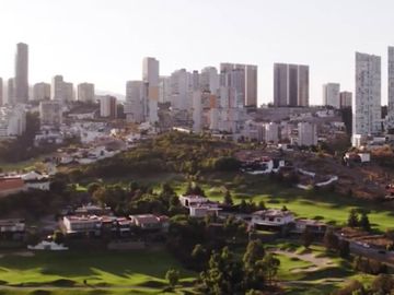 Macrolote comercial 2,326 m2 en residencial con campo de golf, venta Estado de Mexico