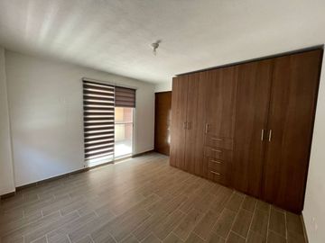 CASA DE DOS NIVELES EN FRACCIONAMIENTO CON 3 RECÁMARAS, SAN PEDRO TOTOLTEPEC, TOLUCA, ESTADO DE MÉXICO.