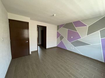 CASA DE DOS NIVELES EN FRACCIONAMIENTO CON 3 RECÁMARAS, SAN PEDRO TOTOLTEPEC, TOLUCA, ESTADO DE MÉXICO.