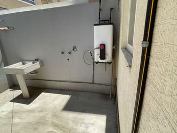 CASA DE DOS NIVELES EN FRACCIONAMIENTO CON 3 RECÁMARAS, SAN PEDRO TOTOLTEPEC, TOLUCA, ESTADO DE MÉXICO.