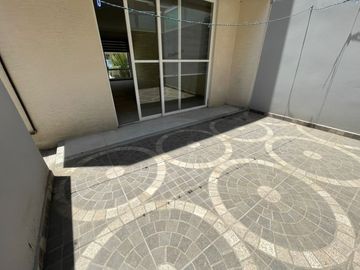 CASA DE DOS NIVELES EN FRACCIONAMIENTO CON 3 RECÁMARAS, SAN PEDRO TOTOLTEPEC, TOLUCA, ESTADO DE MÉXICO.