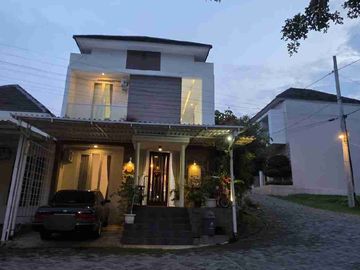 RUMAH  DI PERUM THE EAGLE HILLS MANGUNHARJO TEMBALANG SEMARANG