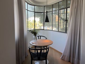 Departamento amueblado con rooftop, área lounge, lobby, en venta