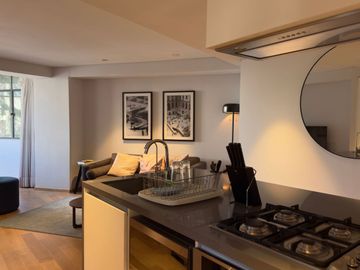 Departamento amueblado con rooftop, área lounge, lobby, en venta