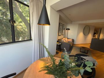 Departamento amueblado con rooftop, área lounge, lobby, en venta