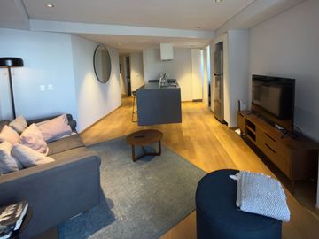 Departamento amueblado con rooftop, área lounge, lobby, en venta