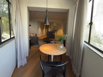Departamento amueblado con rooftop, área lounge, lobby, en venta