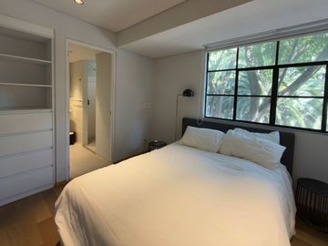Departamento amueblado con rooftop, área lounge, lobby, en venta