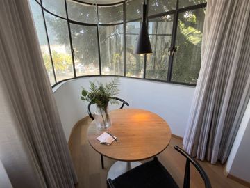 Departamento amueblado con rooftop, área lounge, lobby, en venta