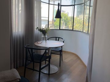 Departamento amueblado con rooftop, área lounge, lobby, en venta