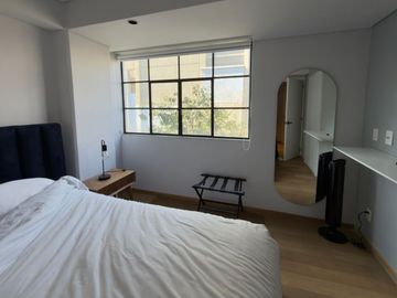 Departamento amueblado con rooftop, área lounge, lobby, en venta