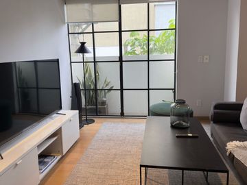Departamento amueblado con área de lavado, balcón y amenidades, en venta