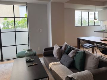 Departamento amueblado con área de lavado, balcón y amenidades, en venta