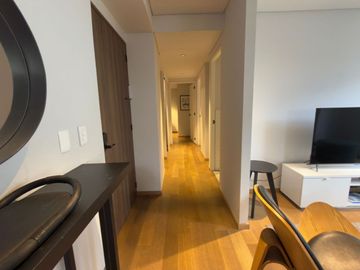 Departamento amueblado con área de lavado, balcón y amenidades, en venta