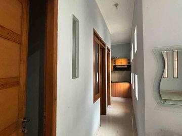 dijual rumah 2 lantai semi furnished harga menarik di Taman kopo indah 3 bandung