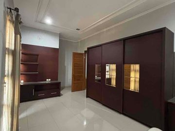 dijual rumah 2 lantai semi furnished harga menarik di Taman kopo indah 3 bandung