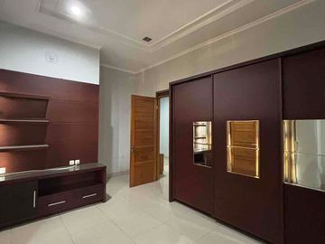 dijual rumah 2 lantai semi furnished harga menarik di Taman kopo indah 3 bandung
