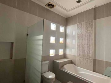 dijual rumah 2 lantai semi furnished harga menarik di Taman kopo indah 3 bandung