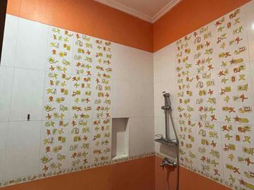 dijual rumah 2 lantai semi furnished harga menarik di Taman kopo indah 3 bandung