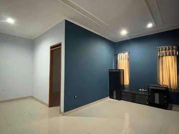 dijual rumah 2 lantai semi furnished harga menarik di Taman kopo indah 3 bandung
