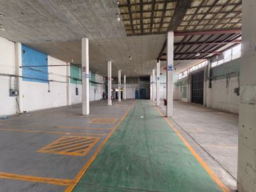 BODEGA INDEPENDIENTE DE 2,400M2, CON PATIO PARA CARGA Y DESCARGA