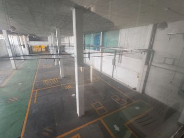 BODEGA INDEPENDIENTE DE 2,400M2, CON PATIO PARA CARGA Y DESCARGA