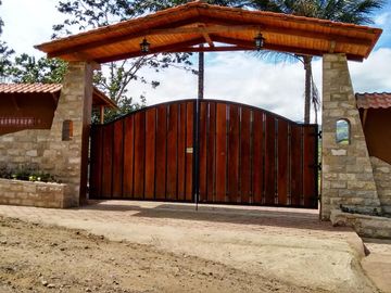 Vendo finca de 10 hectáreas entre Gualea y Pacto