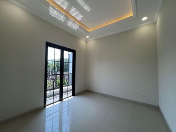 Rumah 2 Lantai di Duren Sawit Jakarta Timur. Baru dan SHM