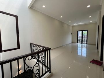 Rumah 2 Lantai di Duren Sawit Jakarta Timur. Baru dan SHM