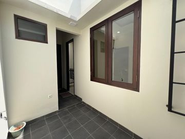 Rumah 2 Lantai di Duren Sawit Jakarta Timur. Baru dan SHM