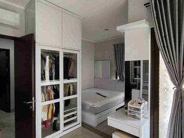 Di Jual Rumah 2 Lantai Bagus Cepat, Lokasi Strategis, Bebas Banjir, di Cluster Burgundy, Summarecon Bekasi