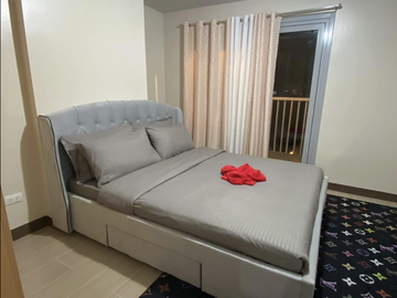 The Ellis Makati, Salcedo Village 2 Bedroom Condo For Sale