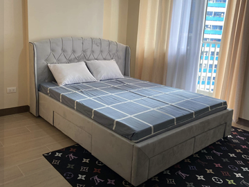 The Ellis Makati, Salcedo Village 2 Bedroom Condo For Sale