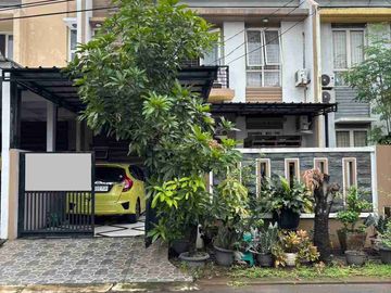 Di Jual Rumah Bagus 2 Lantai, Lokasi Super Strategis, Bebas Banjir, di Kota Harapan Indah, Bekasi