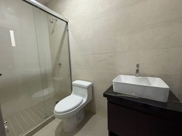 Departamento NUEVO!! en PLANTA BAJA cerca de la UAG! 2 recámaras con baño completo.