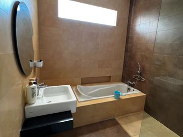 Rumah Citraland dkt woodland alam hijau dan TPR surabaya barat