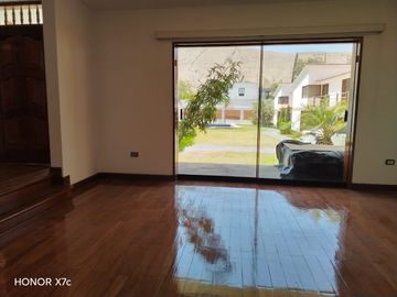 SE ALQUILA CASA DE 4HAB+4 BAÑOS + 2 COCHERAS EN LA PLANICIE ETAPA 2 LA MOLINA