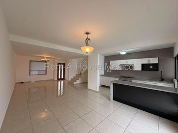 Casa en Renta en Valle de Juriquilla, Qro.
