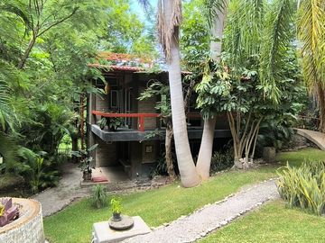 Hotel -casa en venta en  fraccionamiento club de golf Santa Fe, Morelos- 7 recamaras, 13 baños completos
