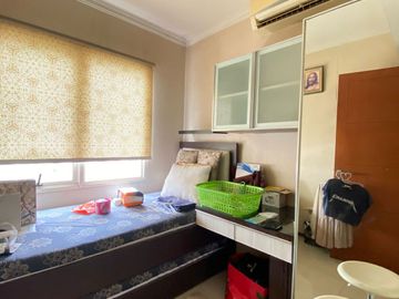 Dijual 2Br+ 1 di Apartemen Mediterania Garden, Lantai Sedang
