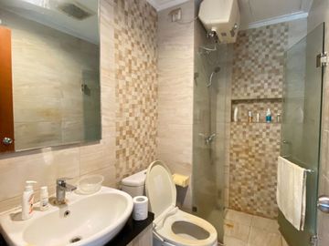 Dijual 2Br+ 1 di Apartemen Mediterania Garden, Lantai Sedang