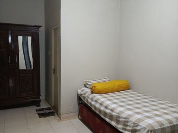 HOT INVESTASI! Rumah Kost Eksklusif LT 860 m² 35 KT Fully Furnished Nego! - Bintaro Sektor 5 Tangerang Selatan