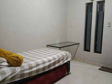 HOT INVESTASI! Rumah Kost Eksklusif LT 860 m² 35 KT Fully Furnished Nego! - Bintaro Sektor 5 Tangerang Selatan