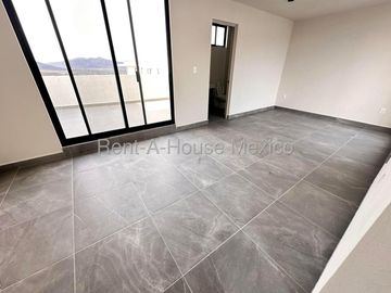 Casa de 3 niveles con doble altura, acabados en cuarzo y family room con doble terraza – Querétaro