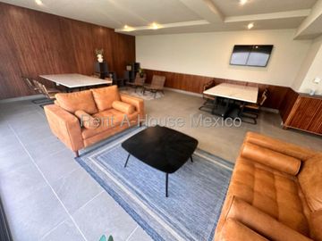 Casa de 3 niveles con doble altura, acabados en cuarzo y family room con doble terraza – Querétaro