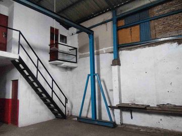 Gudang kecil pinggir jalan raya narogong