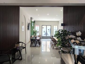 Disewakan Ruko Maggiore Siap Pakai Full Interior EX Resto + Kitchen Gandeng