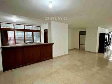 Dijual rumah hitung tanah tepat di kawasan elite dharmawangsa, jakarta selatan